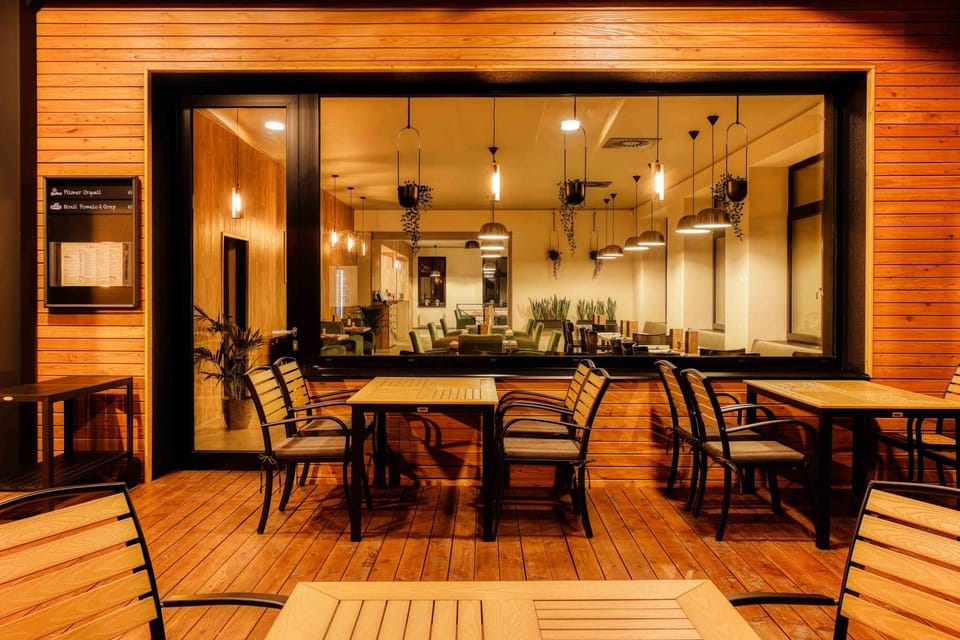 Property building, Restaurant/places to eat, Restaurant/places to eat, Seating area