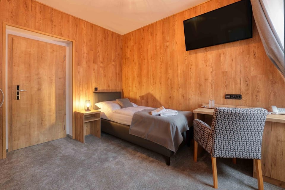 Bed, TV and multimedia, Bedroom, towels, wardrobe