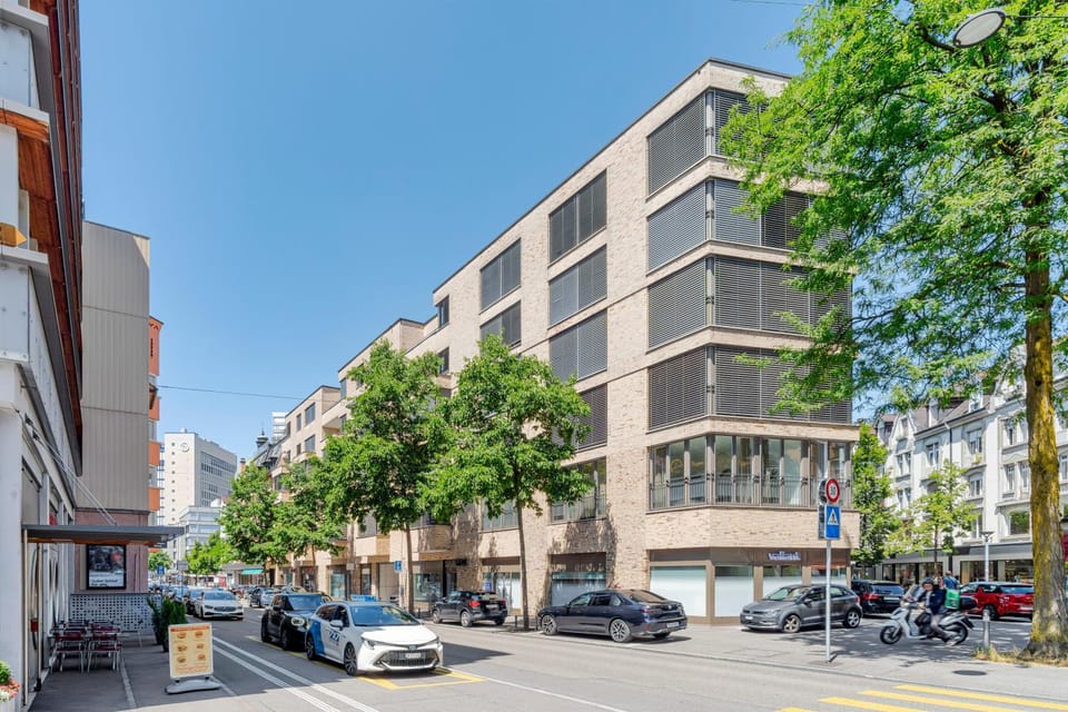 Property building, Facade/entrance