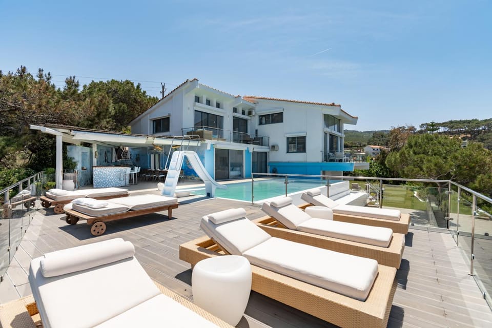 Patio, Day, Swimming pool, sunbed