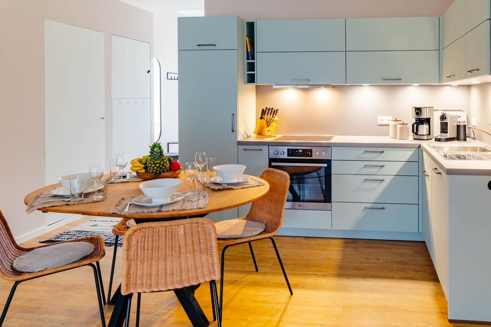 Kitchen or kitchenette, Dining area
