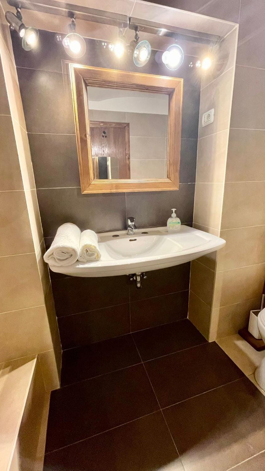 Bathroom, towels