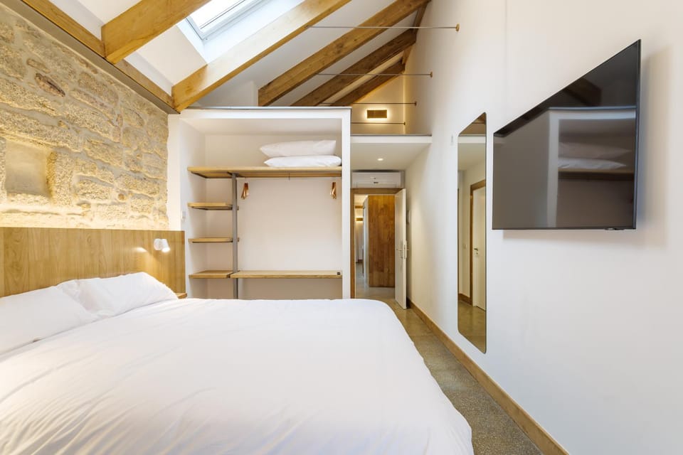 Bed, Bathroom, TV and multimedia, Family, internet, air conditioner