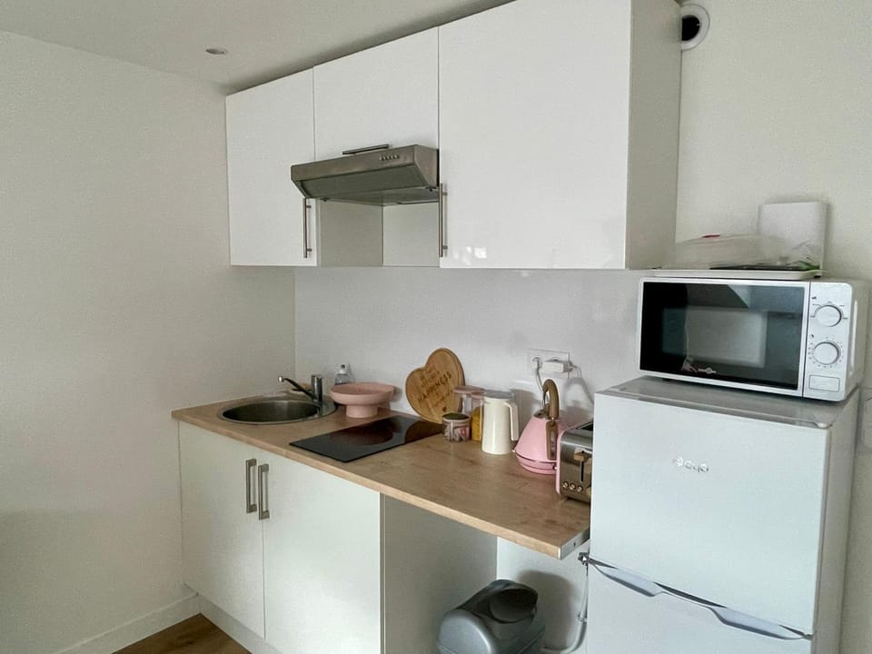 Kitchen or kitchenette, stove