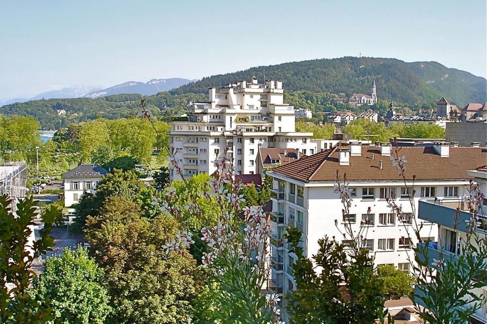 Panoramic View Apartment in Annecy