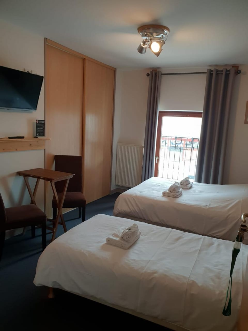 TV and multimedia, Photo of the whole room, Bedroom, towels
