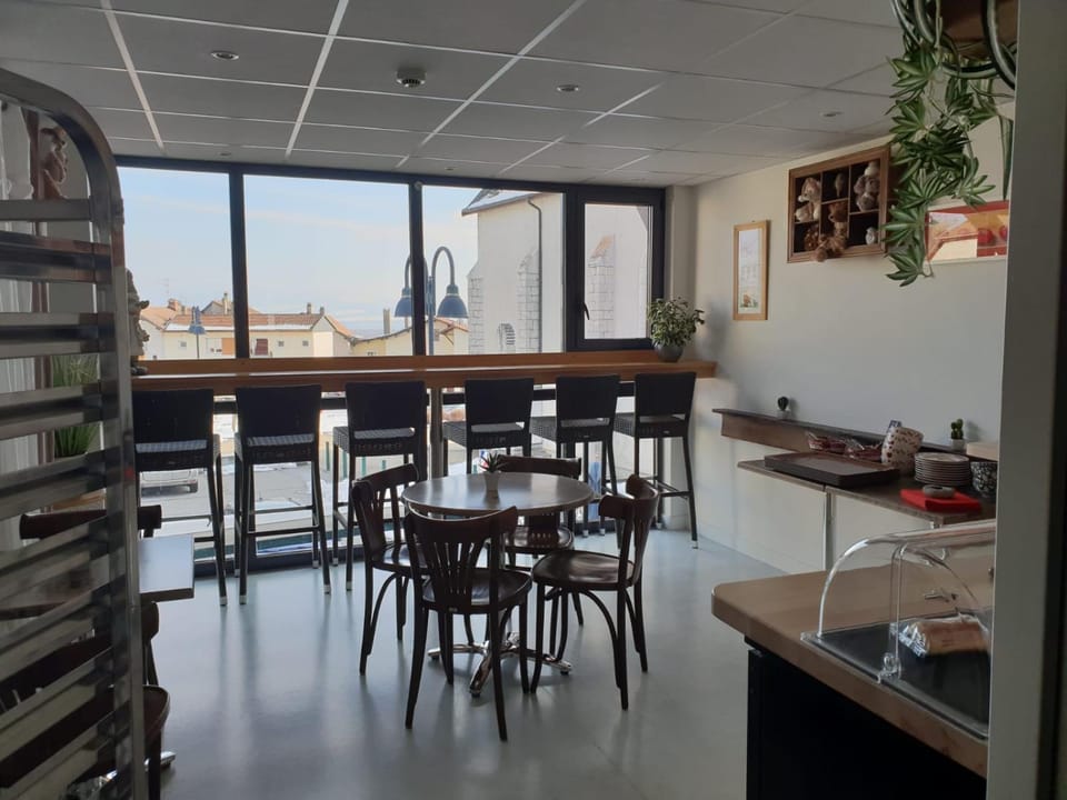 Food and drinks, Dining area, Breakfast