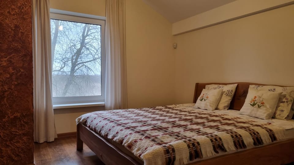 Bed, Bedroom, Garden view