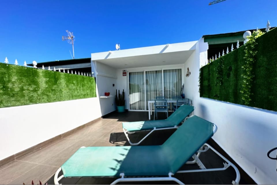 Patio, Day, Balcony/Terrace, sunbed