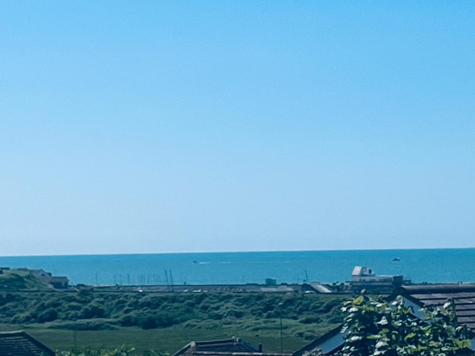 Studio Cabin Retreat with Hot Tub Sea and Downs views in Seaford with own garden Cabin in Seaford