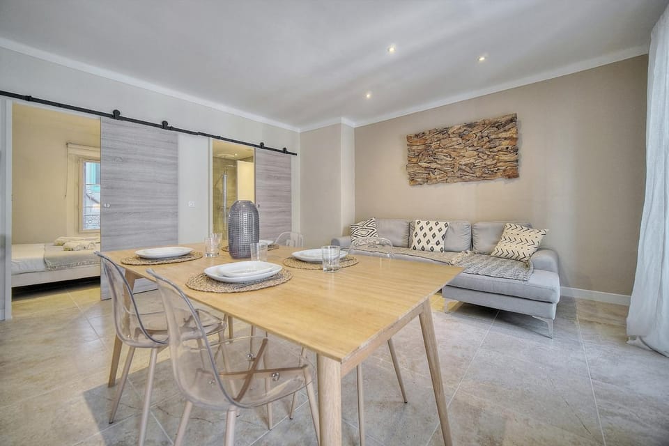 Living room, Dining area