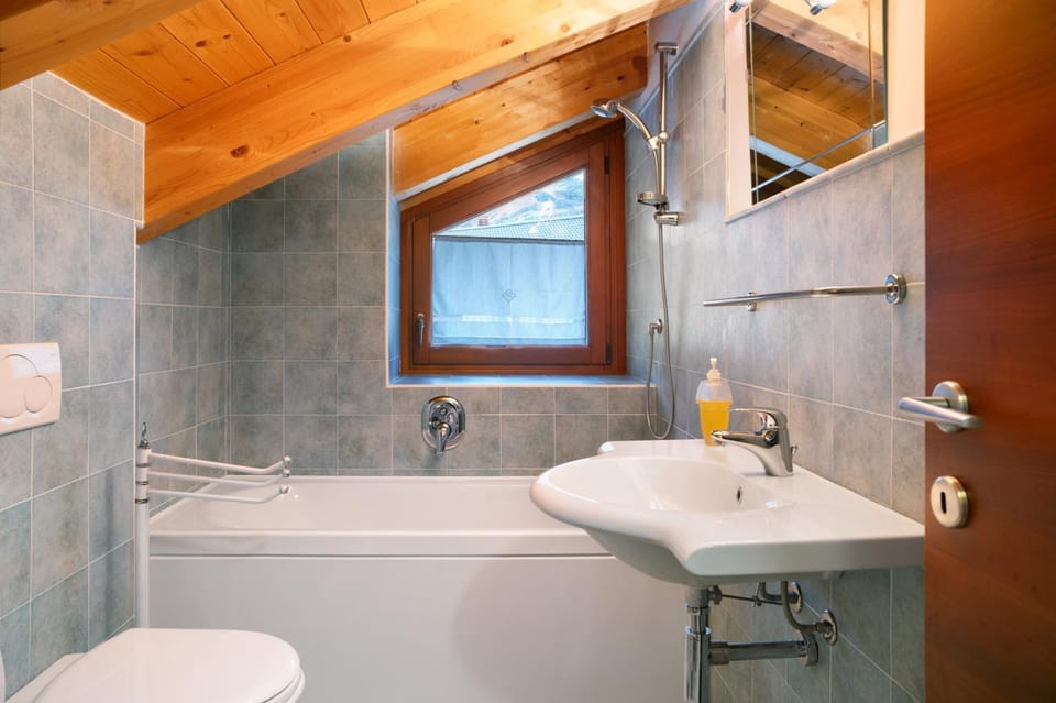 Bathroom, Living room