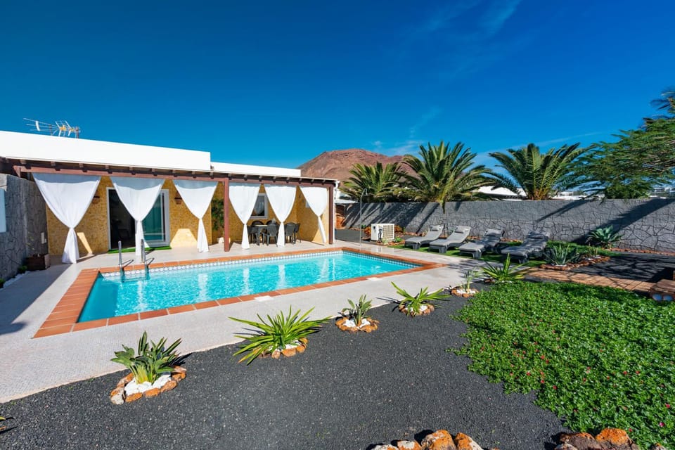 CASA DANEO House in Playa Blanca