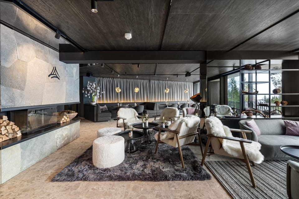 Spring, Summer, Lobby or reception, Lounge or bar