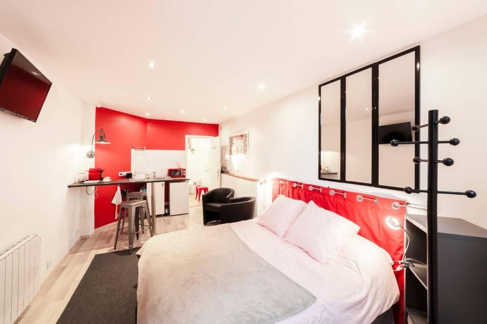 All in Lyon | Studio raffiné et calme place St-Jean Apartment in Lyon