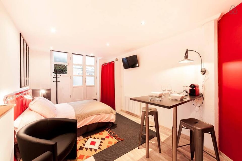 All in Lyon | Studio raffiné et calme place St-Jean Apartment in Lyon