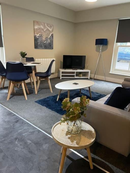 Willow House by Shortstays4U 2bedroom Townhouse with free parking in town centre! Apartment in Kings Lynn