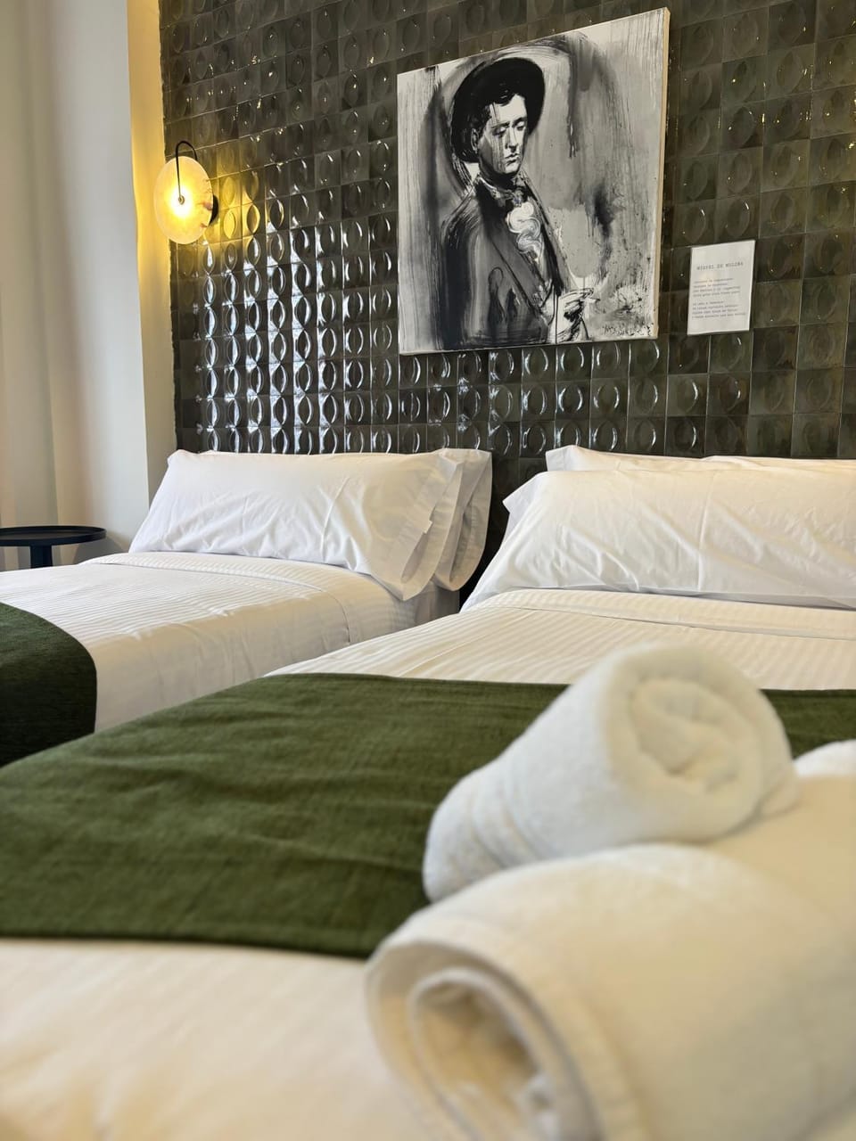 Bed, Bedroom, towels