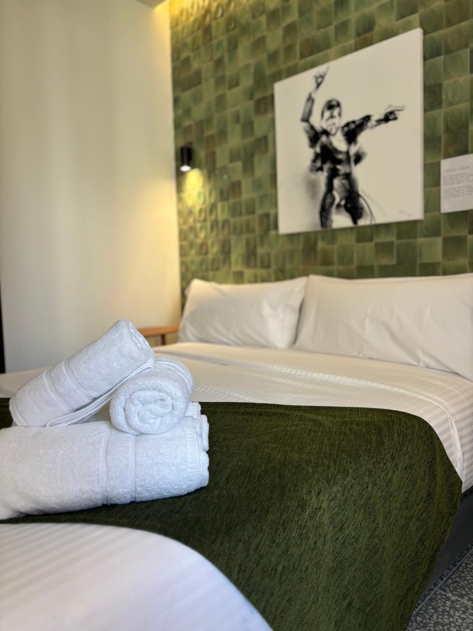 Bed, Bedroom, towels
