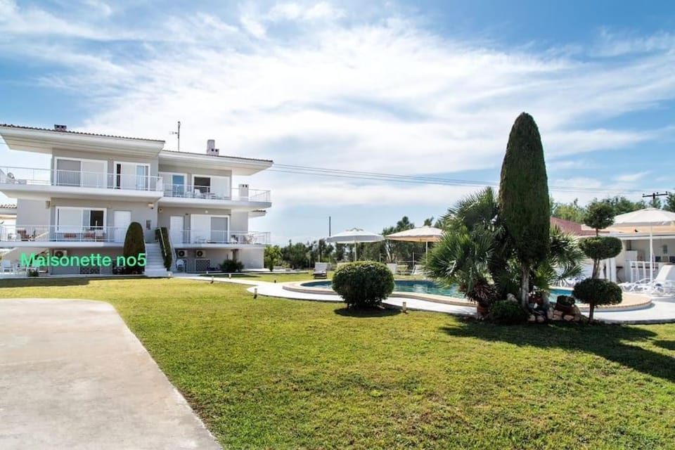 Property building, Garden view