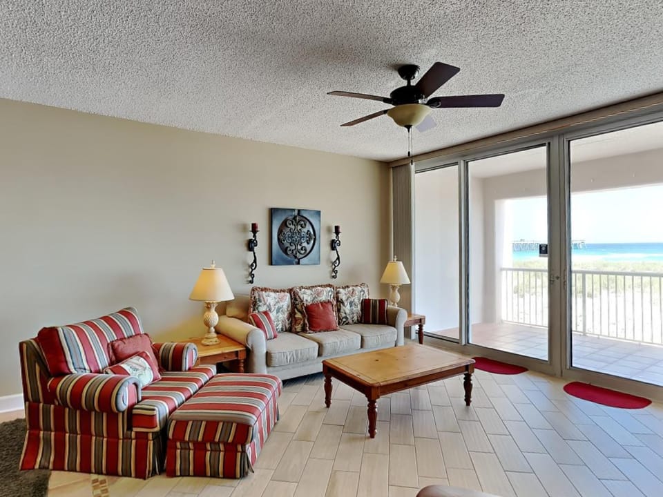 Balcony/Terrace, Living room, Seating area, Sea view, furniture