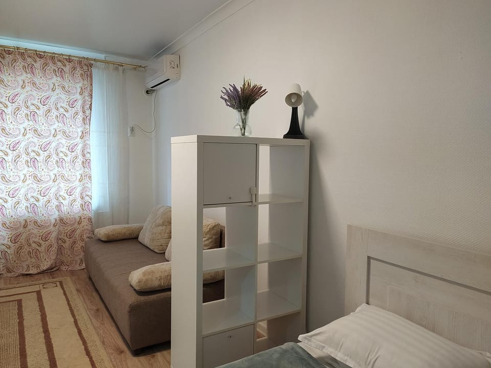 Seating area, air conditioner