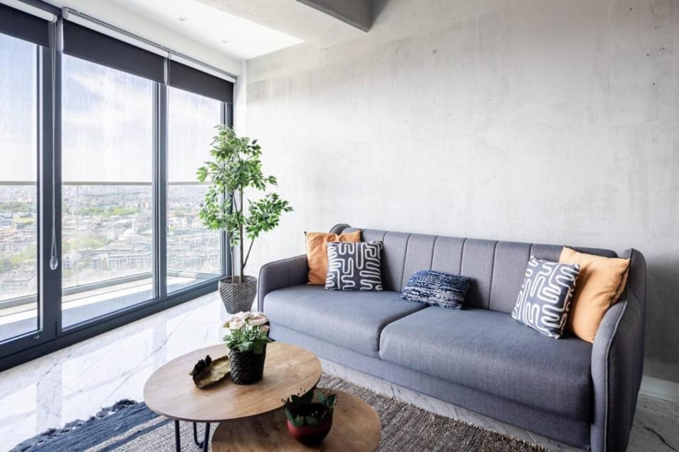 Gorgeous Modern 1BD Condo Views w PoolGym! #255 Apartment in Istanbul