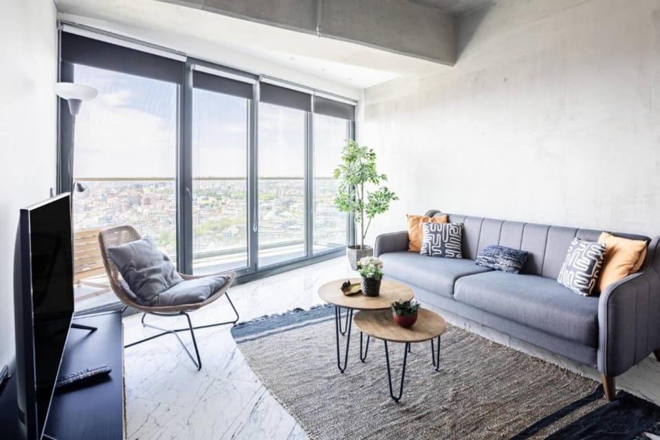 Gorgeous Modern 1BD Condo Views w PoolGym! #255 Apartment in Istanbul