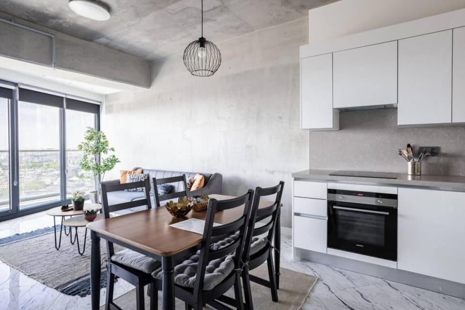 Gorgeous Modern 1BD Condo Views w PoolGym! #255 Apartment in Istanbul