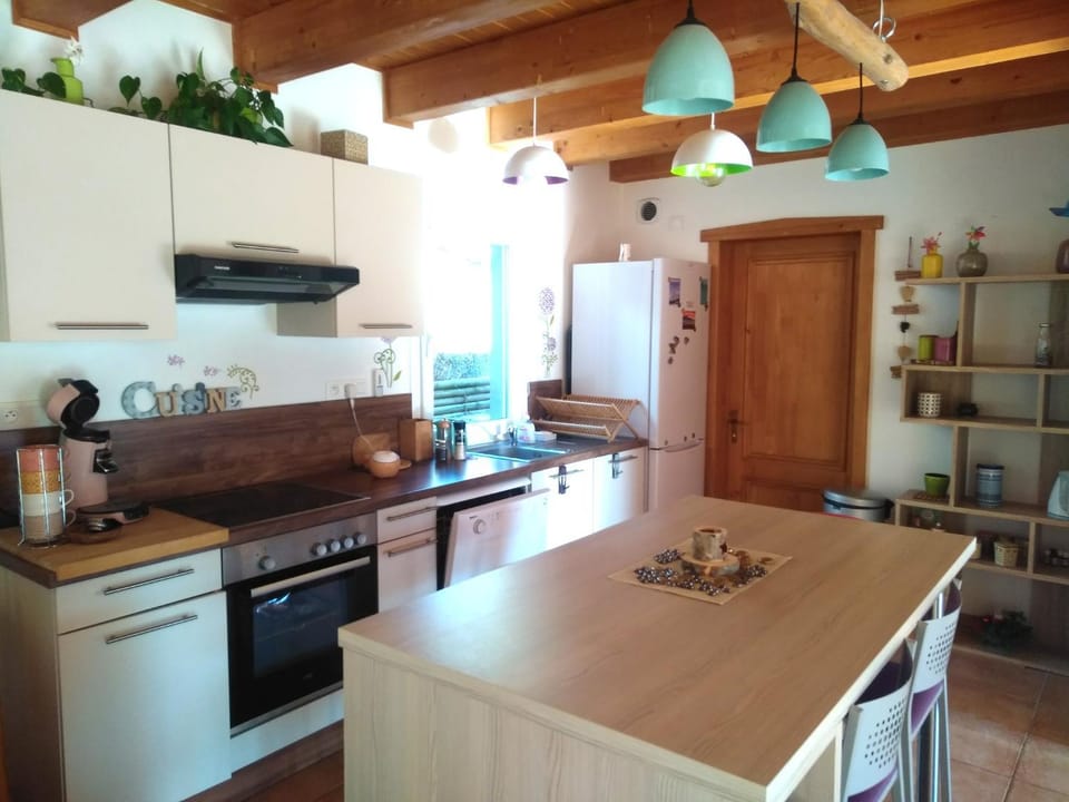 Kitchen or kitchenette, Kitchen or kitchenette, Dining area, dishwasher, pet friendly