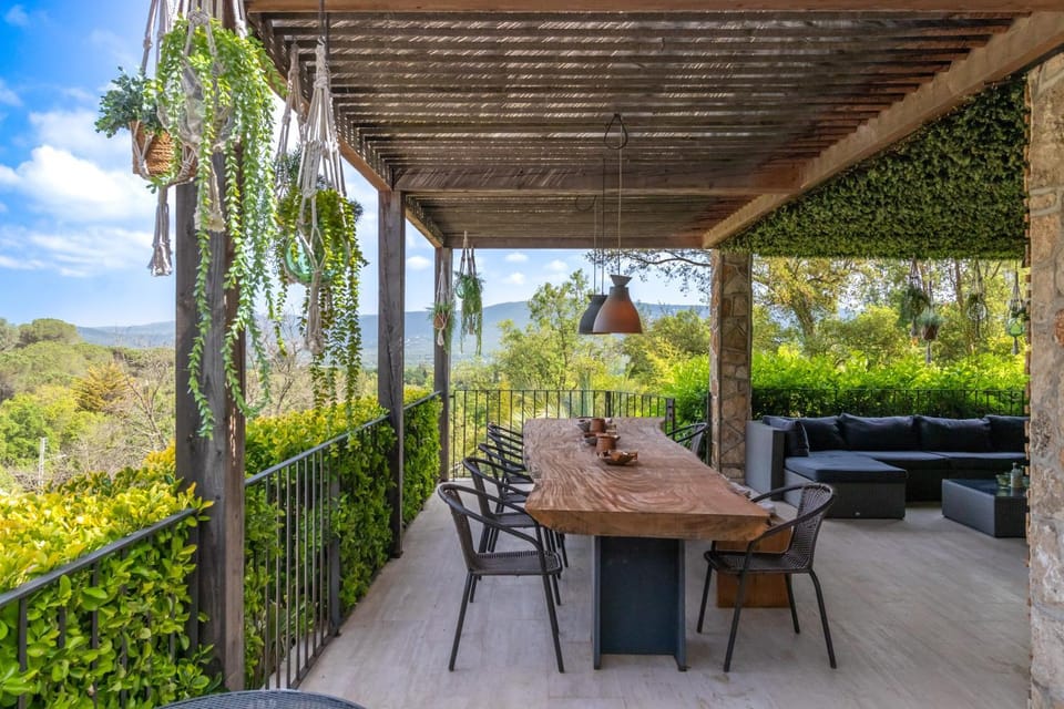 Property building, Balcony/Terrace, Living room