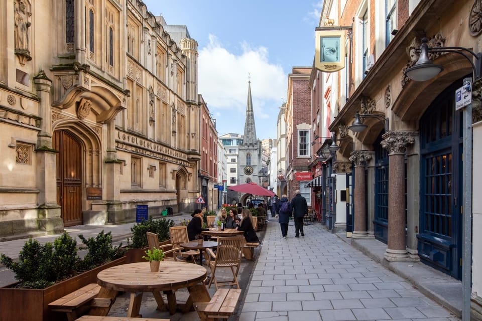 Property building, Restaurant/places to eat