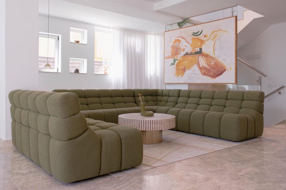 Living room, Seating area