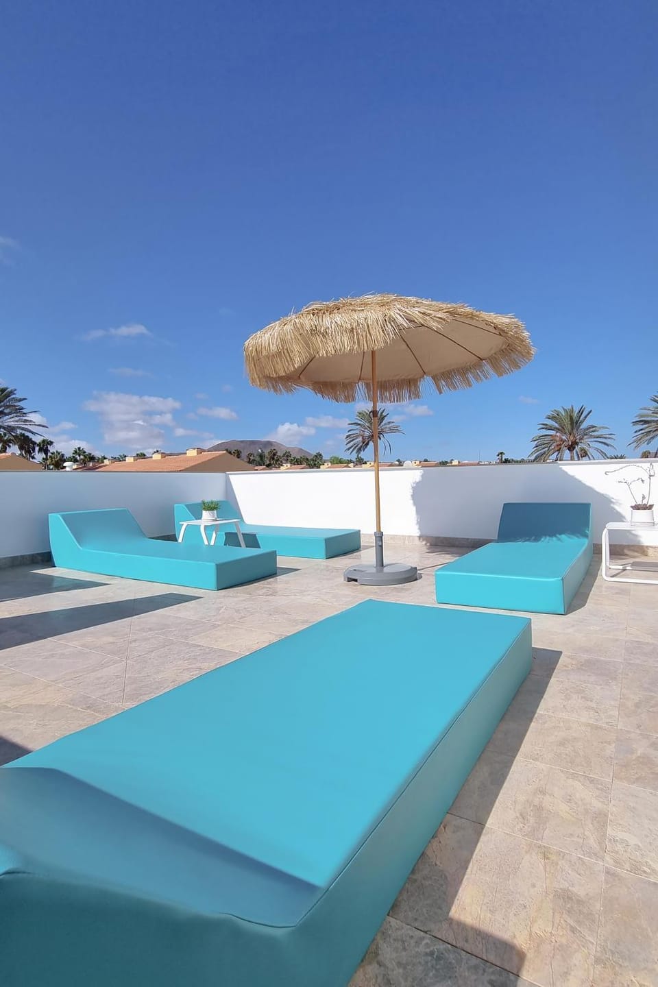 Solarium, View (from property/room), Balcony/Terrace, City view, Mountain view, sunbed