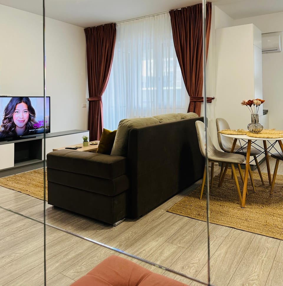 Communal lounge/ TV room, TV and multimedia, Living room, Seating area, Dining area, Evening entertainment