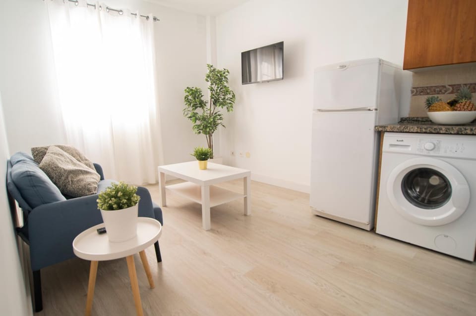 TV and multimedia, Kitchen or kitchenette, Living room, stove