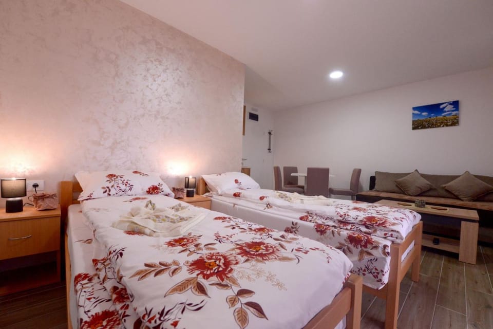 Bed, Seating area