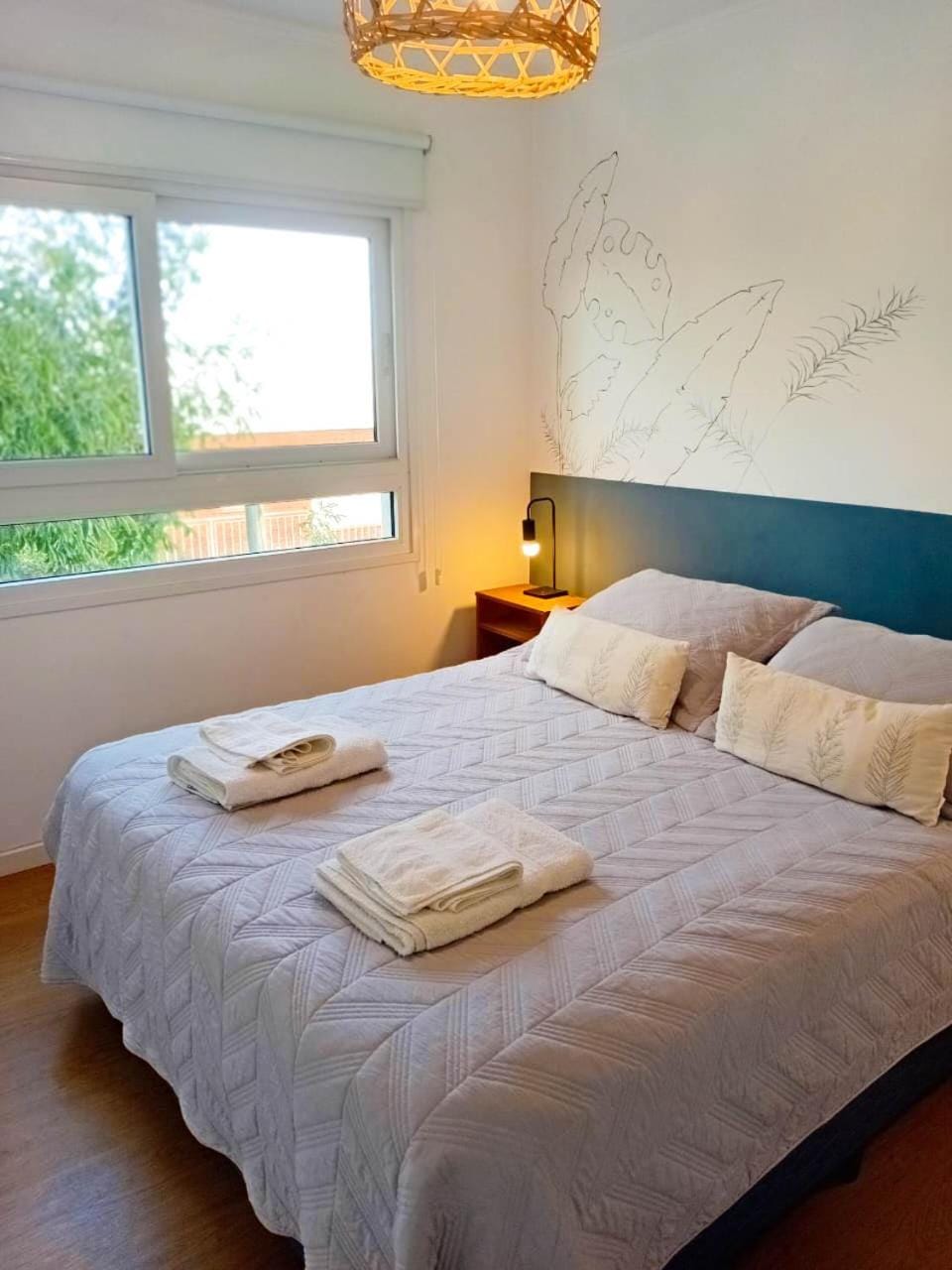 Bed, Photo of the whole room, towels