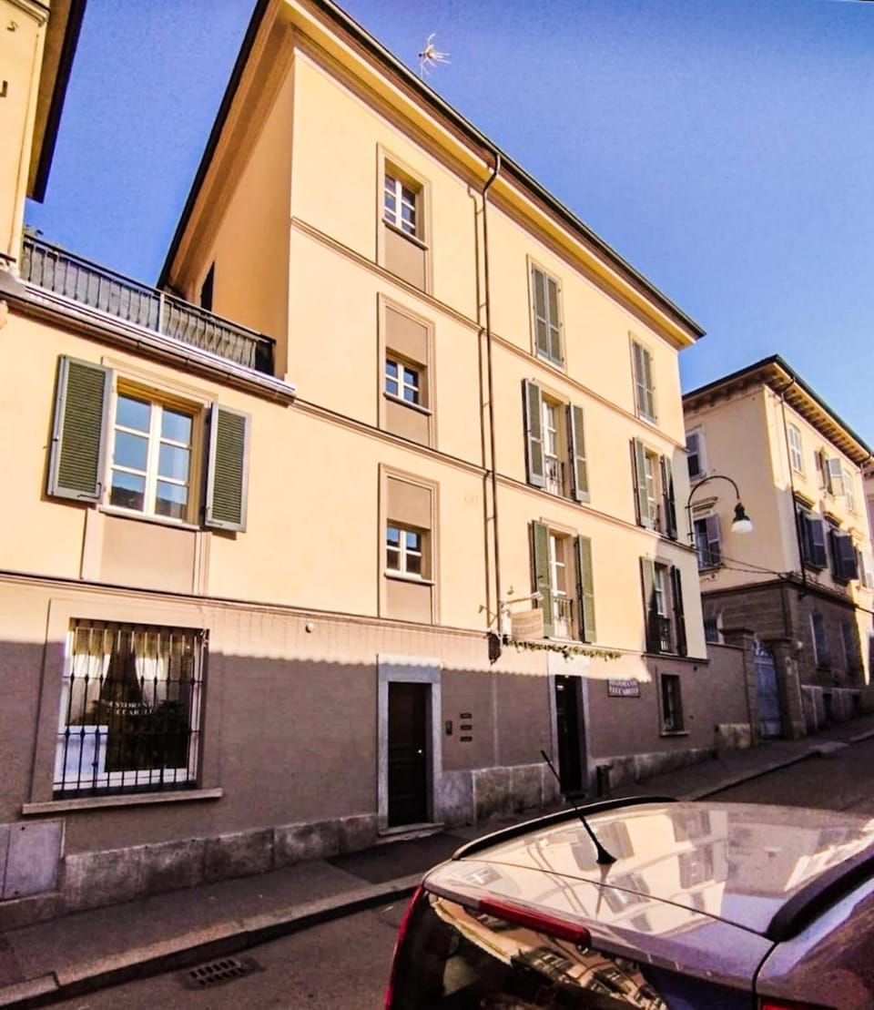 Property building, Street view, Location