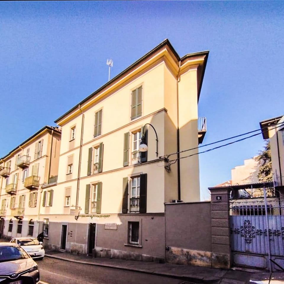 Property building, Neighbourhood, Street view, Location