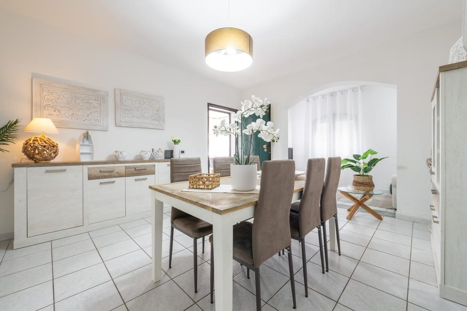 Property building, Kitchen or kitchenette, Living room