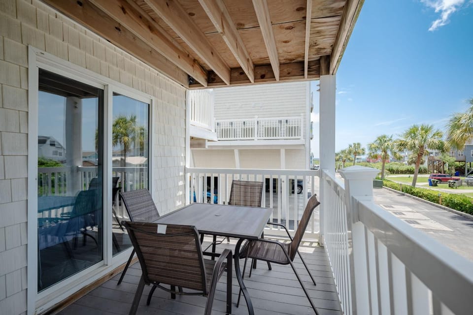 OW 4101 by Oak Island Accommodations Apartment in Oak Island