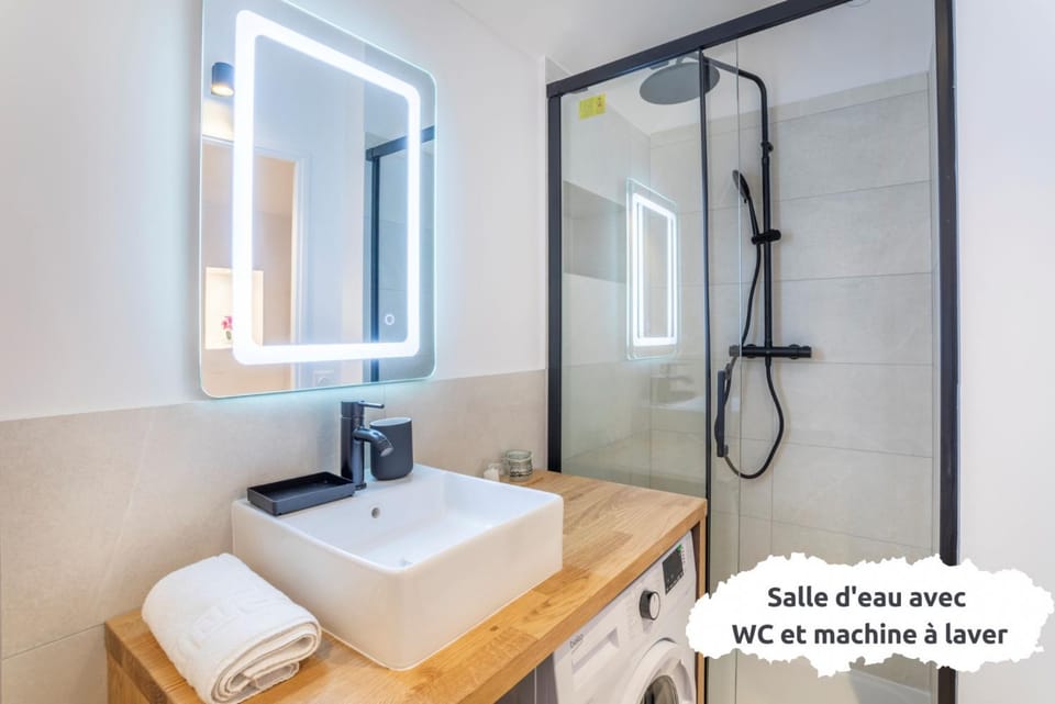 Shower, Bathroom, towels