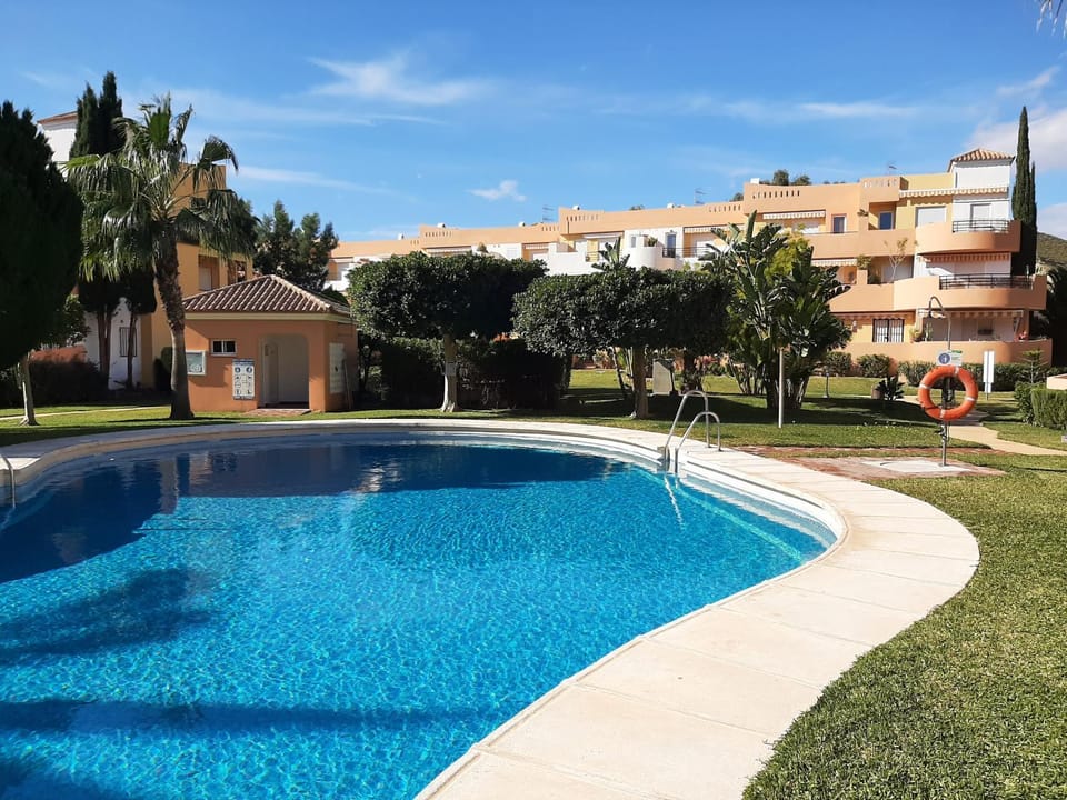 Property building, Garden, Garden, Garden view, Swimming pool, Swimming pool