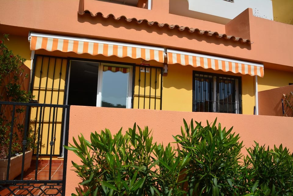 Property building, Balcony/Terrace, Balcony/Terrace