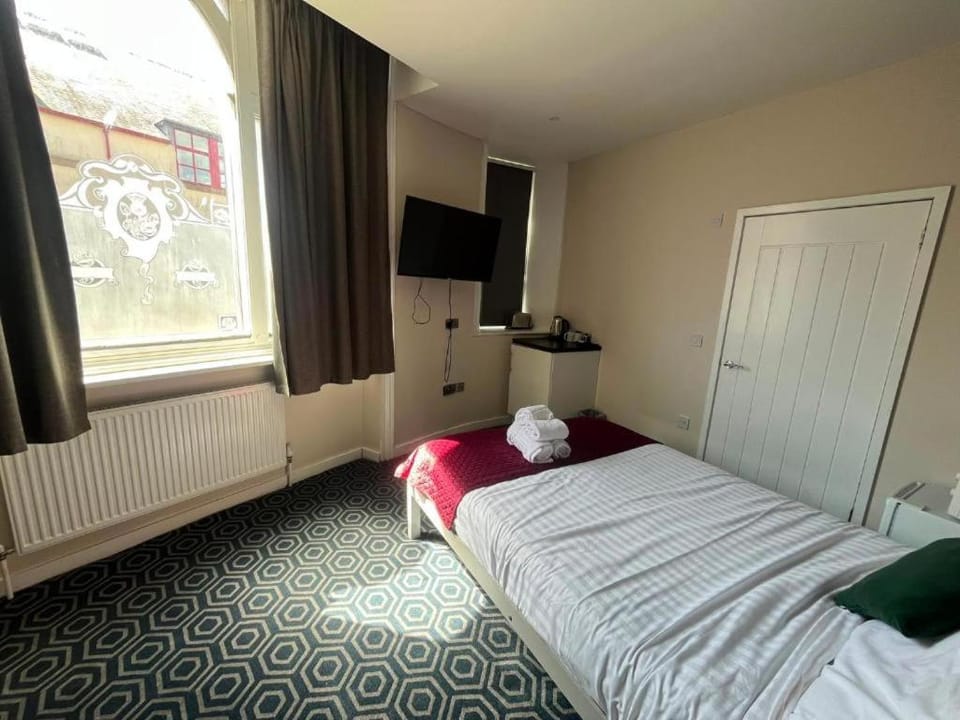 Homesly Guest Rooms, Comfortable En-suite Guest Rooms with Free Parking and Self Check-in Bed and Breakfast in Berwick -upon Tweed Bridge