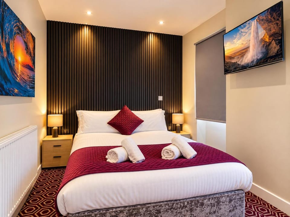 Homesly Guest Rooms, Comfortable En-suite Guest Rooms with Free Parking and Self Check-in Bed and Breakfast in Berwick -upon Tweed Bridge