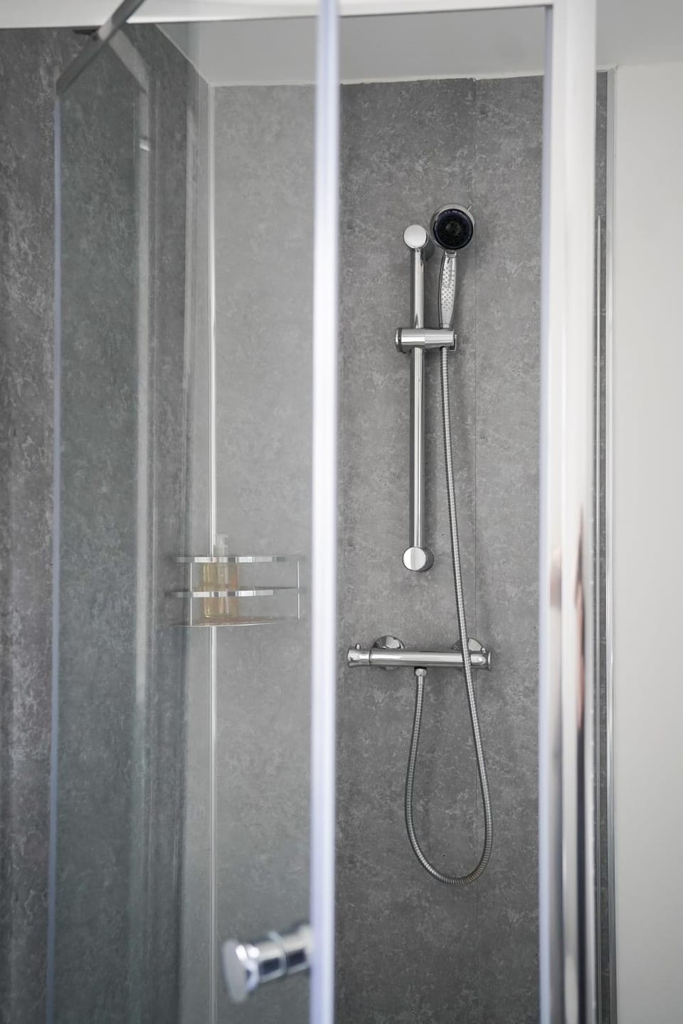 Homesly Guest Rooms, Comfortable En-suite Guest Rooms with Free Parking and Self Check-in Bed and Breakfast in Berwick -upon Tweed Bridge