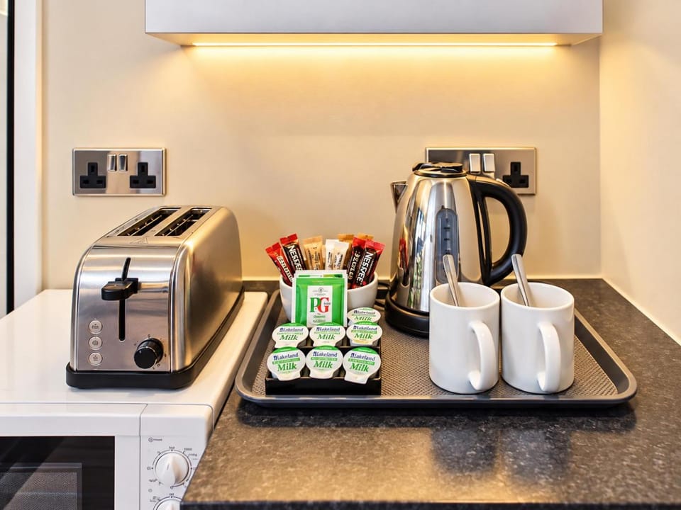 Homesly Guest Rooms, Comfortable En-suite Guest Rooms with Free Parking and Self Check-in Bed and Breakfast in Berwick -upon Tweed Bridge