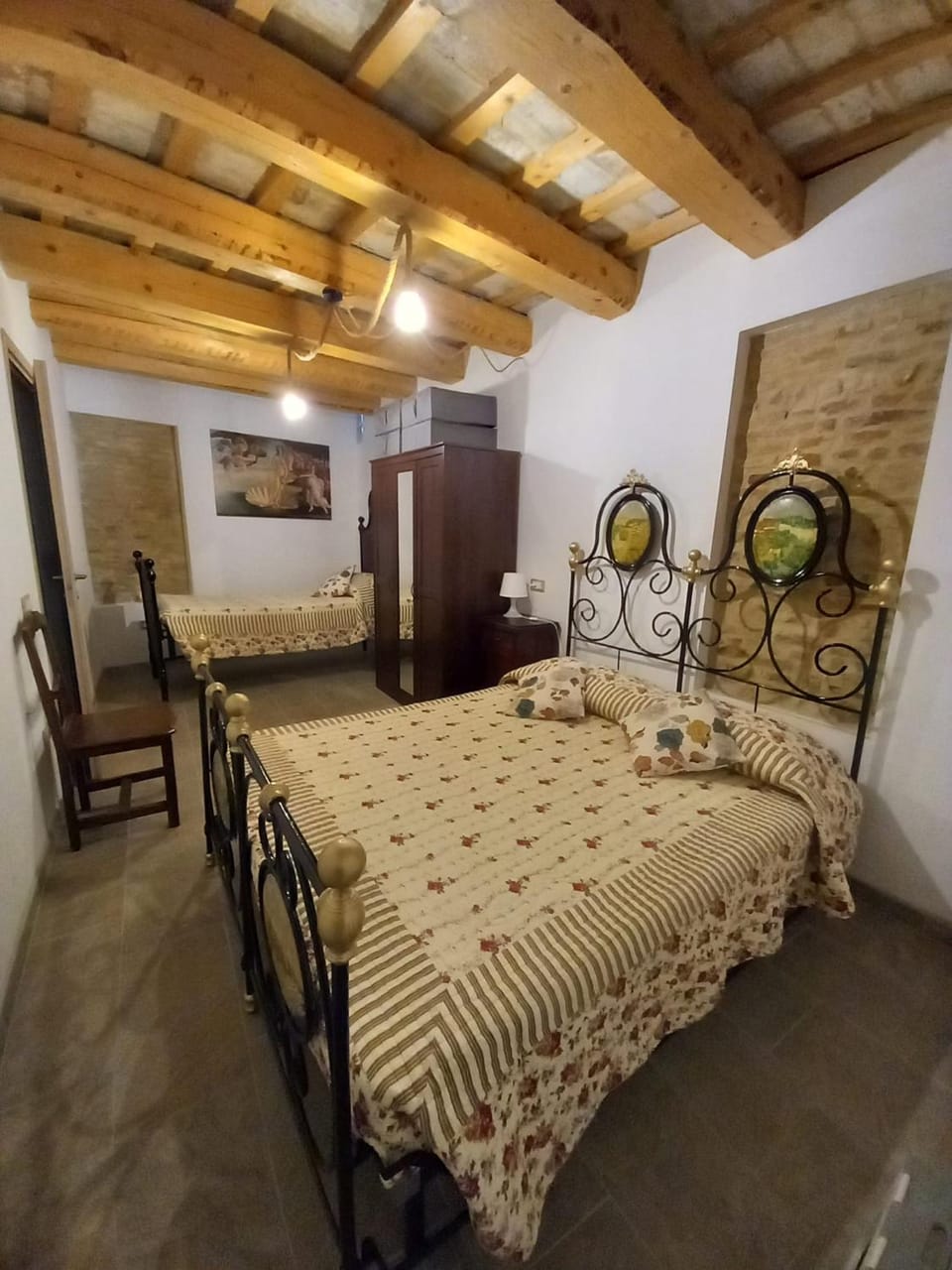 Bed, Bedroom, microwave